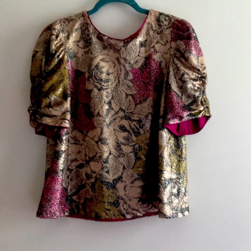 Perfect holiday top!
